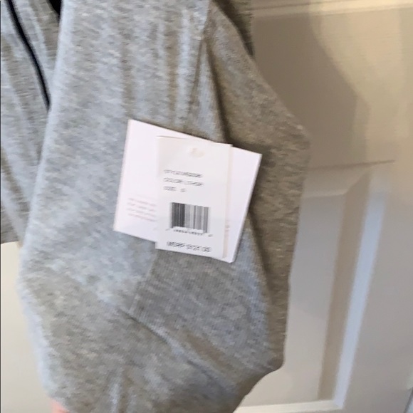 Beyond Yoga vest behavior hoodie top - Picture 2 of 4